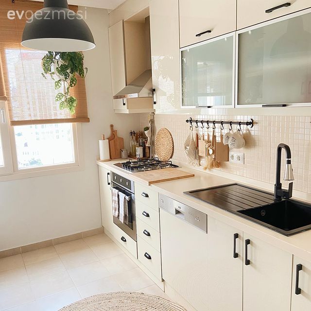 Açık Renkler, Ahşap ve Konfor: İstanbul'dan İskandinav Ruhlu Bir Ev