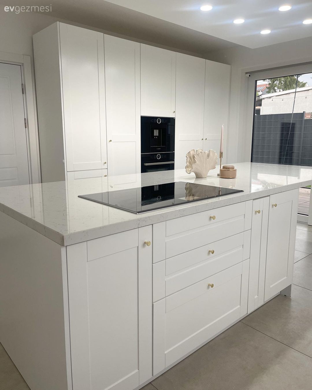 Mutfak, Beyaz, Beyaz mutfak, Modern mutfak, Ada mutfak, Ankastre, Ekstra mutfak dolabı