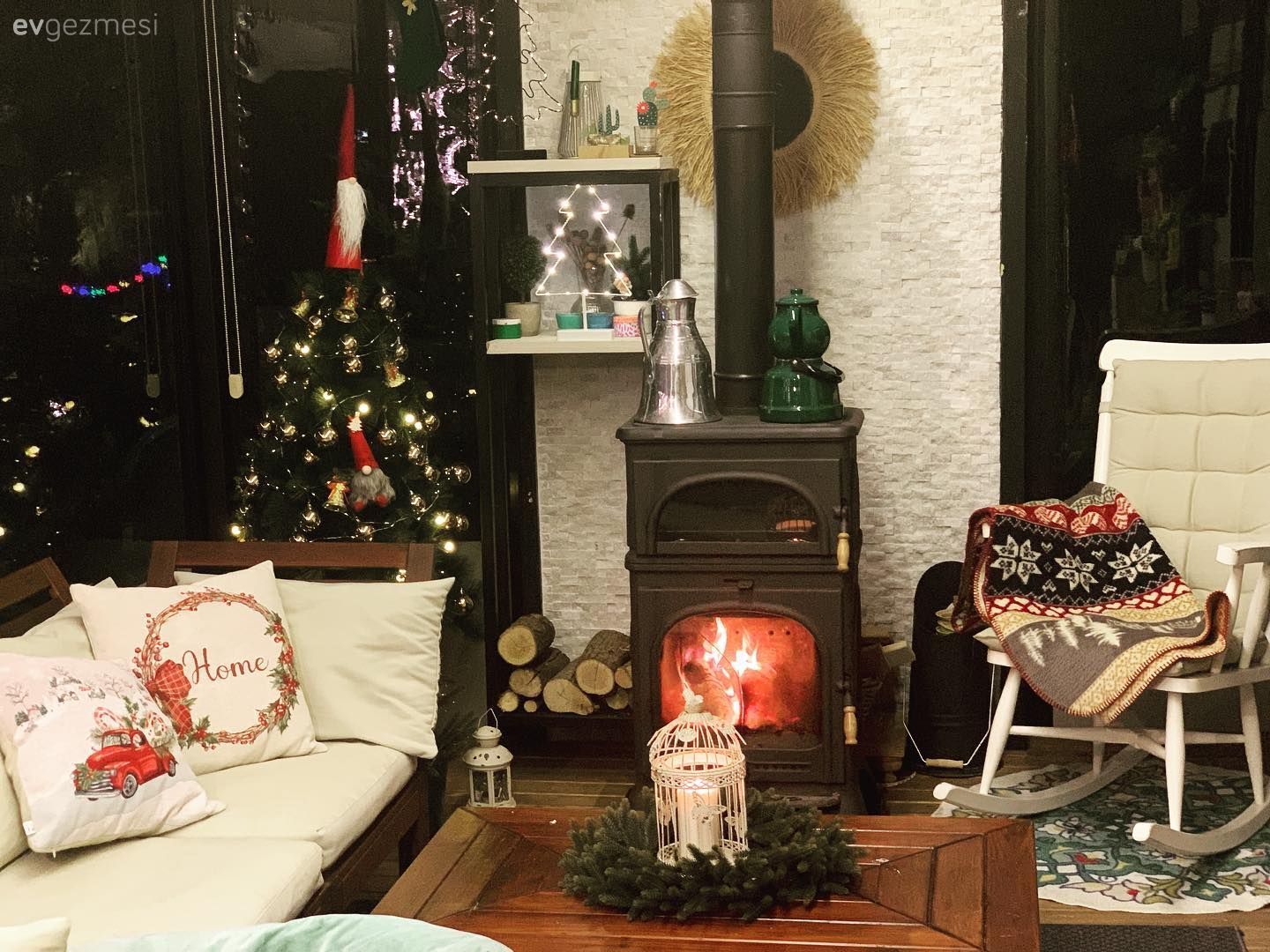 Karavan Parkının İçinde Bir Küçük Kulübe: Gezgin Ailenin Kış Bahçesi