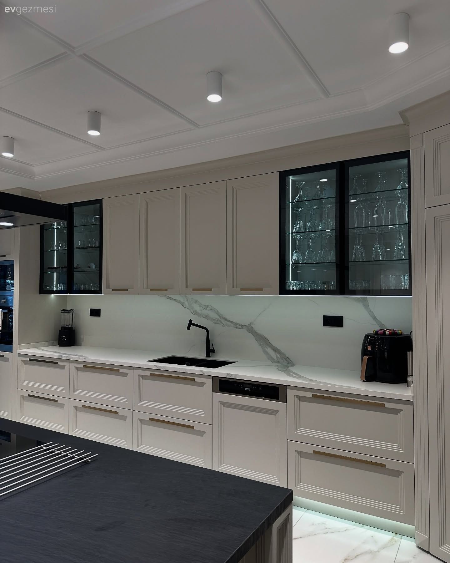 Son Teknolojilerin Kullanıldığı Bu Mutfak Hem İddialı Hem Samimi