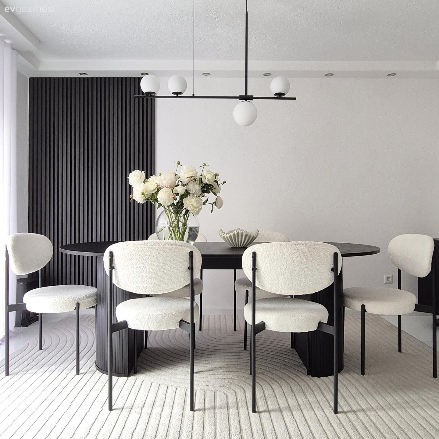 Beyaz, Siyah, Modern, Duvar çıtalama, Avize, Aydınlatma, Salon avizesi, Sandalye, Vazo, Ev Aksesuar, Yemek masası, Dekoratif Objeler