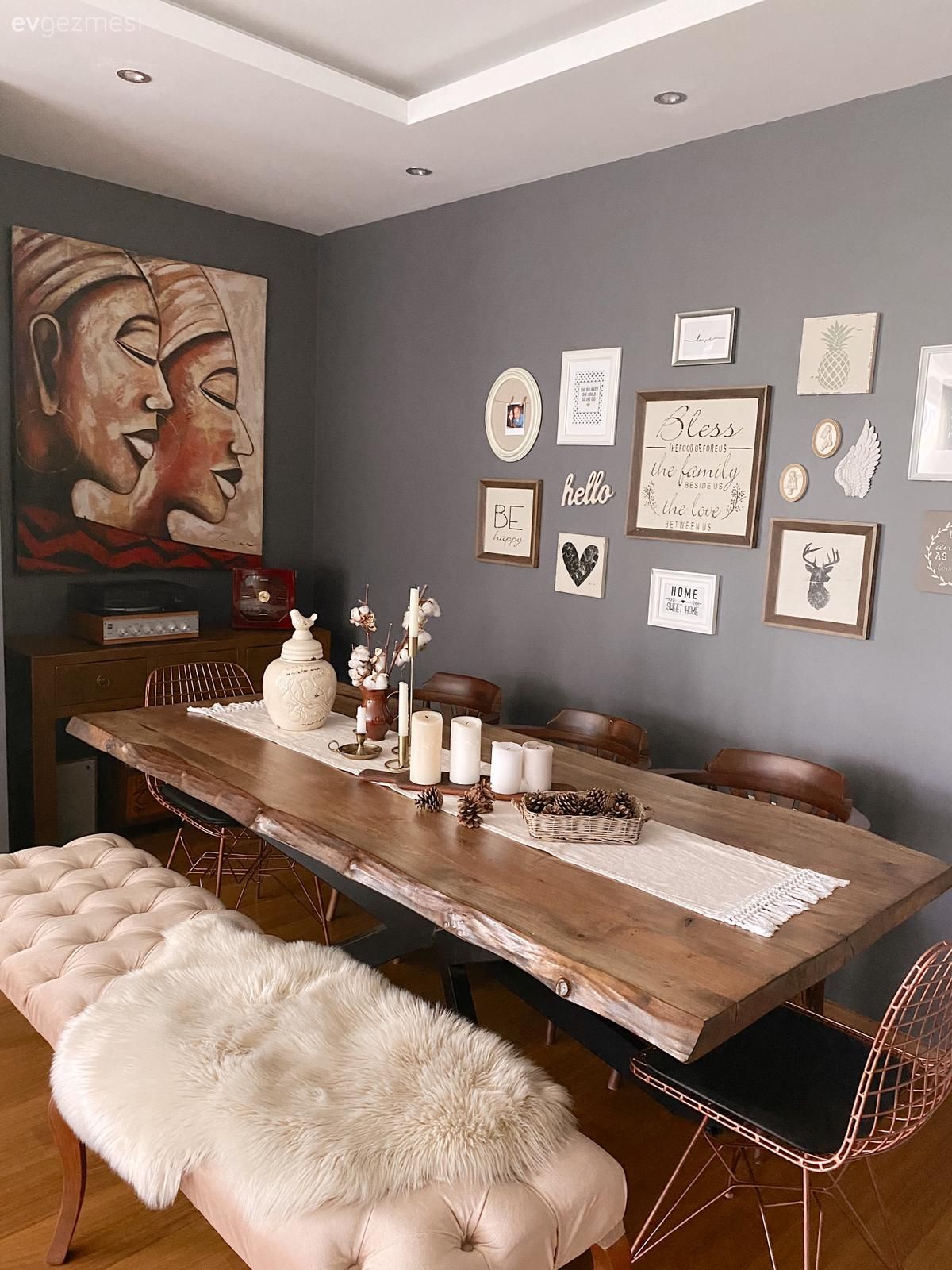 Gri duvar, Çerçeve, Bank, Sandalye, Yemek masası, Parke, Ahşap Mobilya, Tablo, Duvar dekorasyonu, Dekoratif Objeler