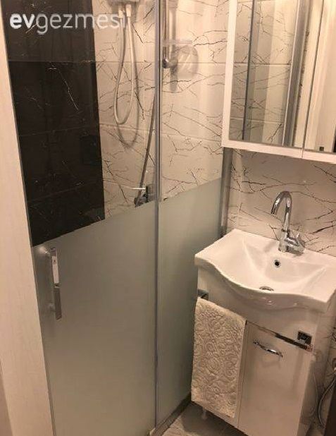 Öncesi&Sonrası: Yıkılan Bir Duvar, Ortaya Çıkan İki Banyo