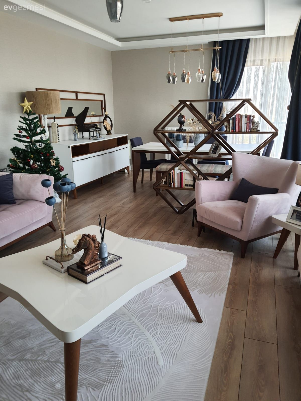 Bu  Ankara Evinde Pastel Tonlar Ahşaplarla Sıcaklık Kazanmış