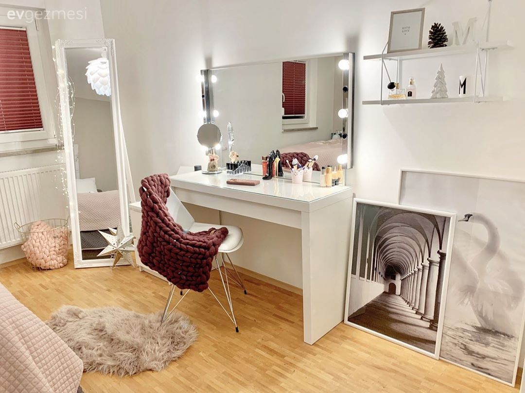 Makyaj masası, Yatak Odası, Beyaz, Makyaj aynası, Tablo, Duvar dekorasyonu, Duvar rafı, Boy aynası, Ayna, Pudra pembe
