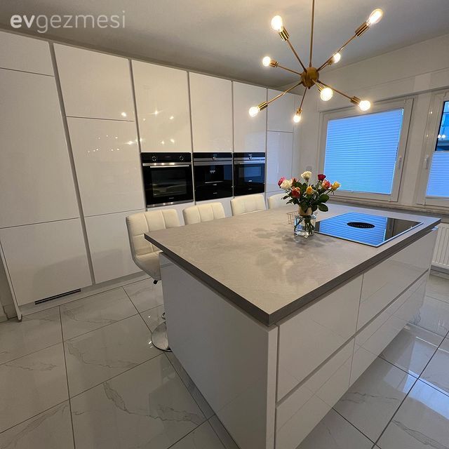 Mutfak, Beyaz, Modern, Siyah, Kulpsuz mutfak dolabı, Ankastre, Ada mutfak, Mutfak Avize Modelleri, Modern mutfak, Mutfak zemin seramikleri, Sandalye