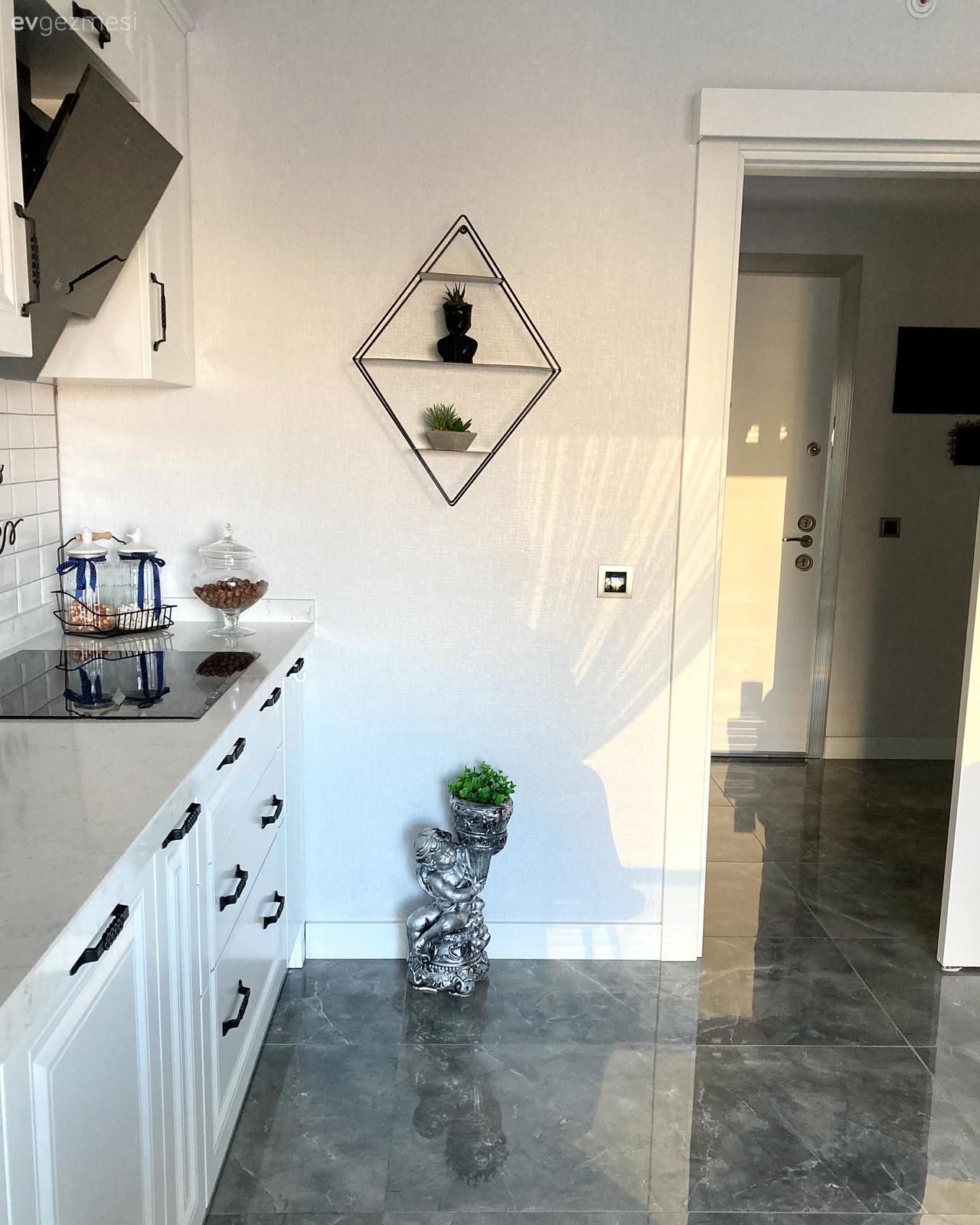 Mutfak, Beyaz, Gri, Siyah, Country mutfak, Davlumbaz, Shaker kapaklı dolaplar, Mutfak tezgahı, Mutfak tezgah arası, Metro seramik, Seramik, Mutfak zemin seramikleri, Mutfak halısı, Sandalye, Mutfak masası, Mutfak aksesuarları