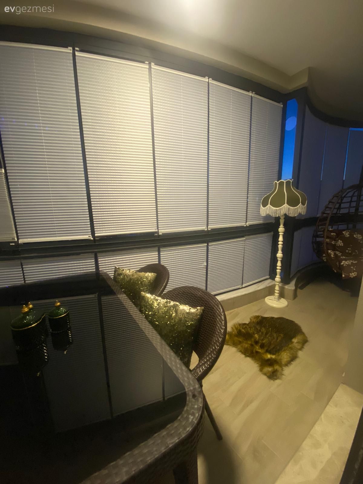 Balkon, Beyaz, Siyah, Salıncak, Ev bitkisi, Balkon perdesi