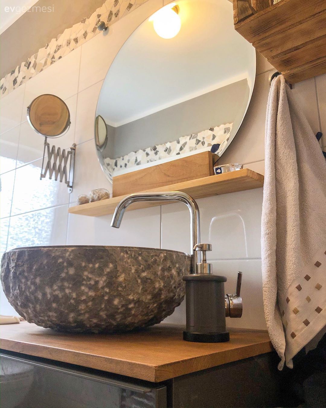 Banyo dolabı, Banyo, Banyo aynası