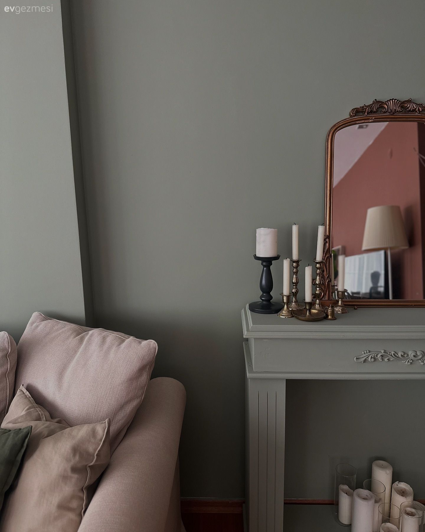 Duvar Boyası Değişince Dekorun Nasıl Değiştiğine Örnek Bir Salon