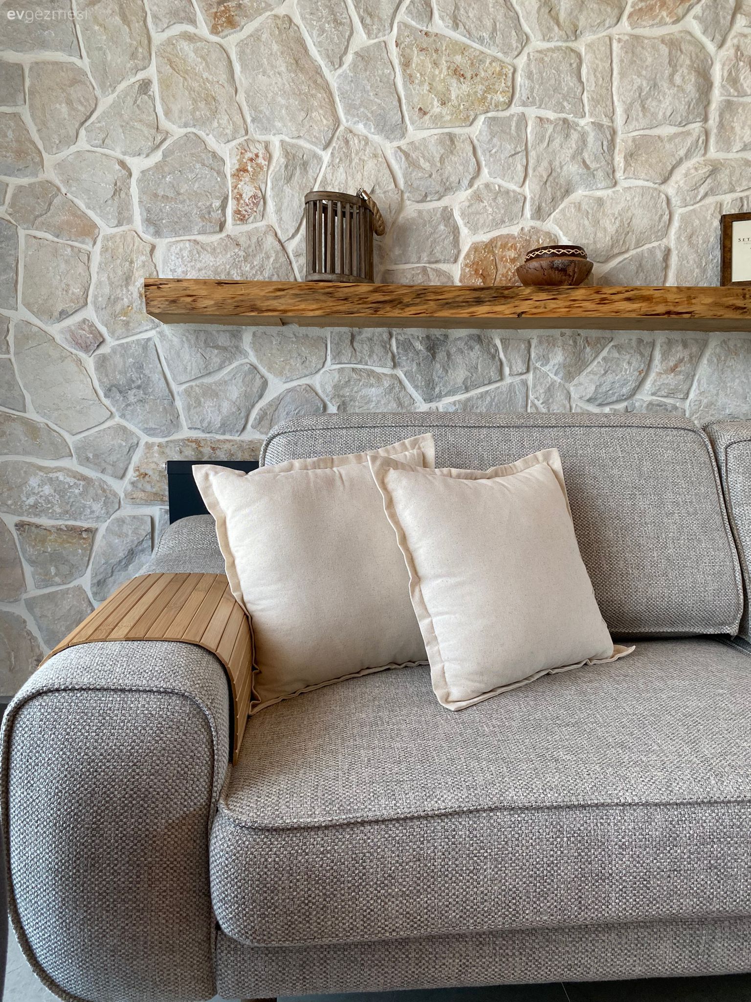 Muğla'daki 100 M2'lik Bu Köy Evinin İçi Beton Dışı Taş!