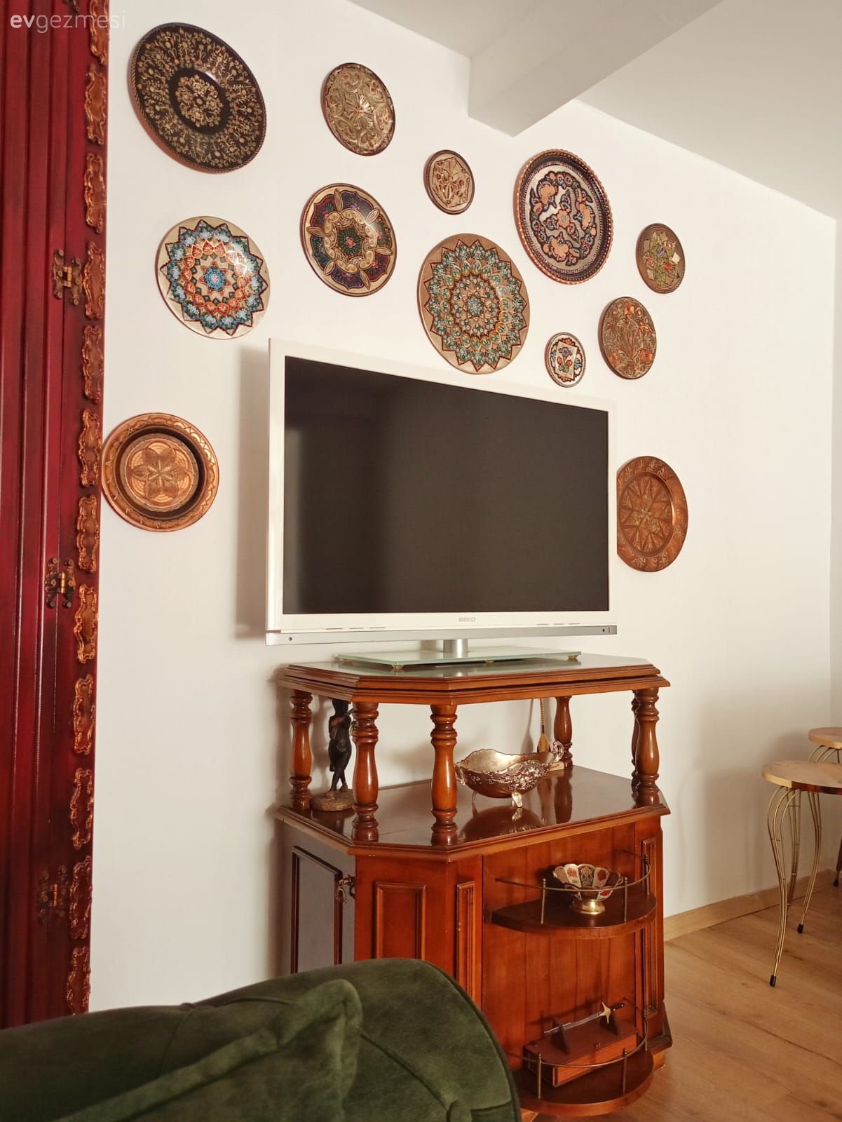 Duvar dekorasyonu, Tv ünitesi, Ahşap Mobilya, Koltuk takımı, Yeşil