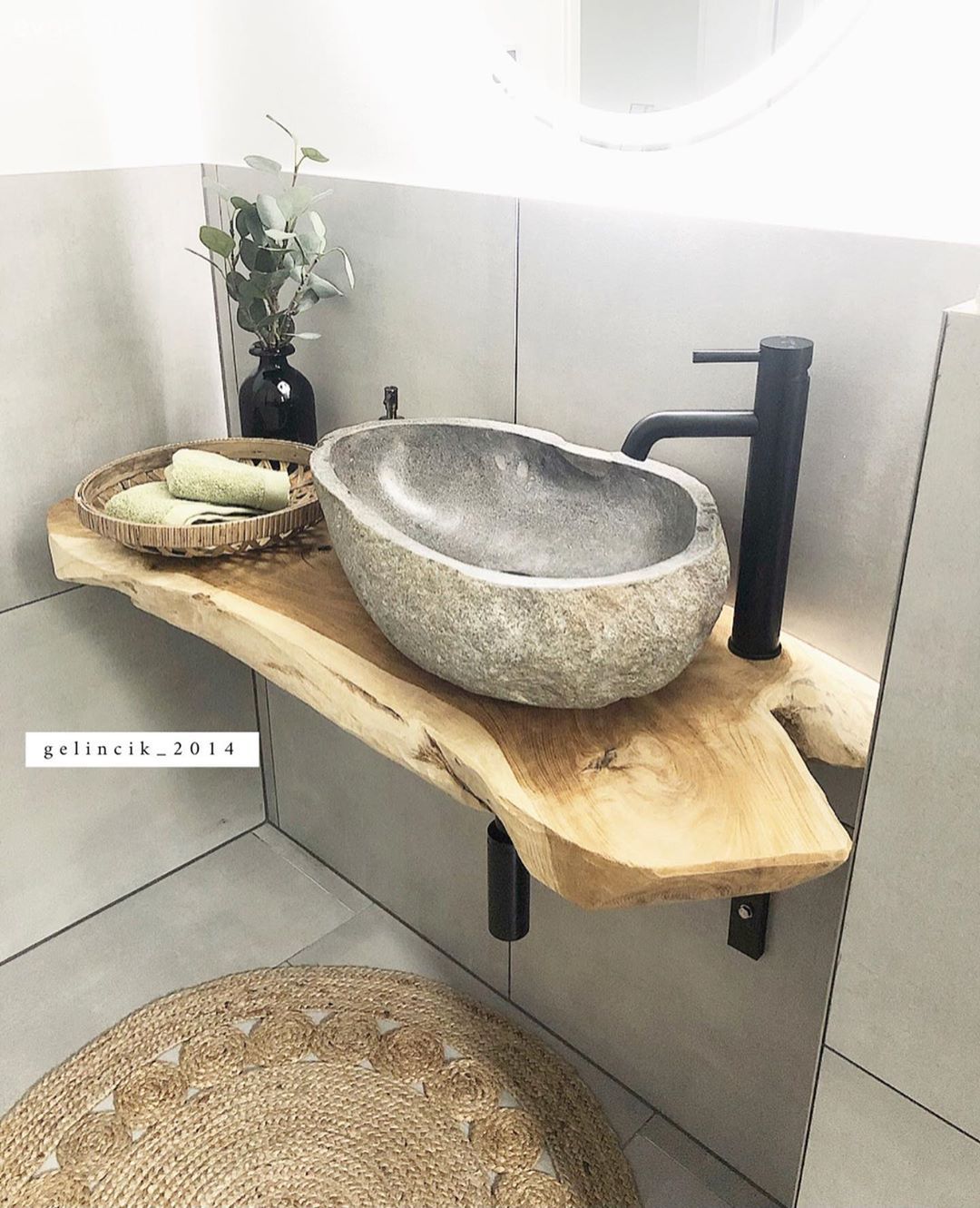 Çağdaş Tasarımlar ve Ahşap Bu Evin Ruhuna Çok Yakışmış!