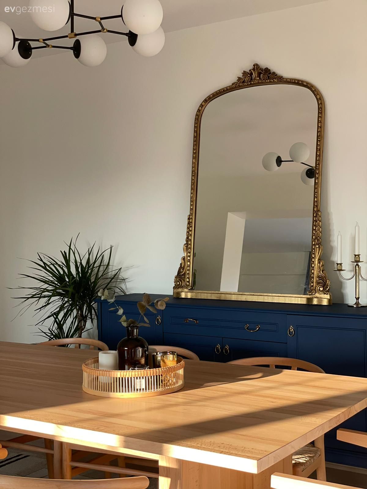 Sade Görünen Bu İzmir Evinde Sürpriz Çıkışlar Var