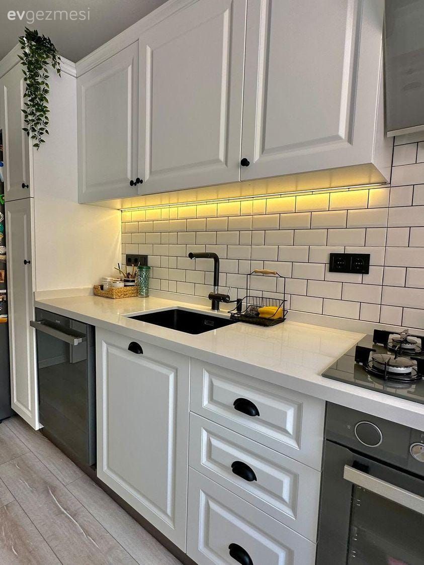 Beyaz, Siyah, Shaker kapaklı dolaplar, Mutfak, Mutfak tezgahı, Mutfak tezgah arası, Tezgah arası seramik