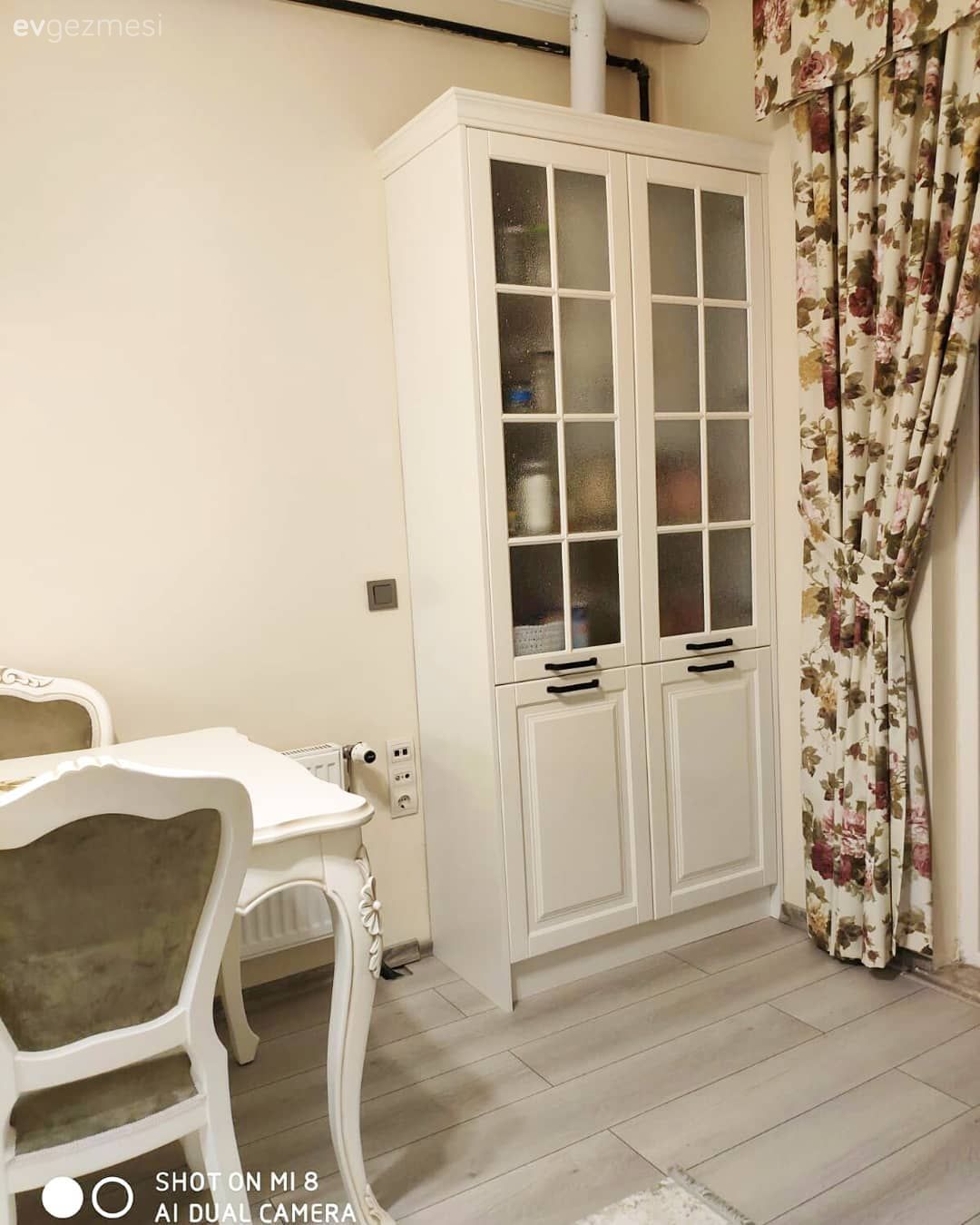 Bu Şık Evin Bir Yanı Avangart Diğer Yanı Country