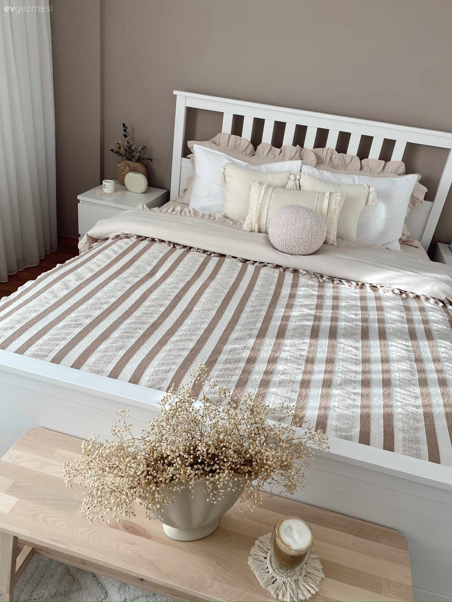 Bu İzmir Evinde Zarif ve Sıcak Bir Ambiyans İçin Gereken Yapılmış!