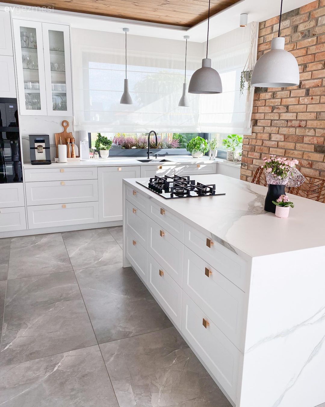 200 M2'lik İki Katlı 4+1 Müstakil Evin İçi ve Planı