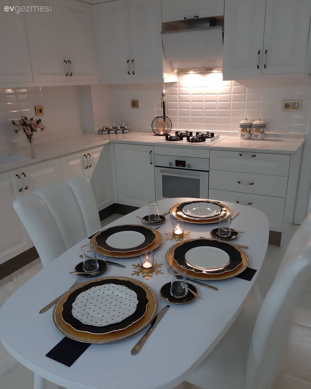 Bu Evde Bütün Kapılar Beyaz Renge Açılıyor!