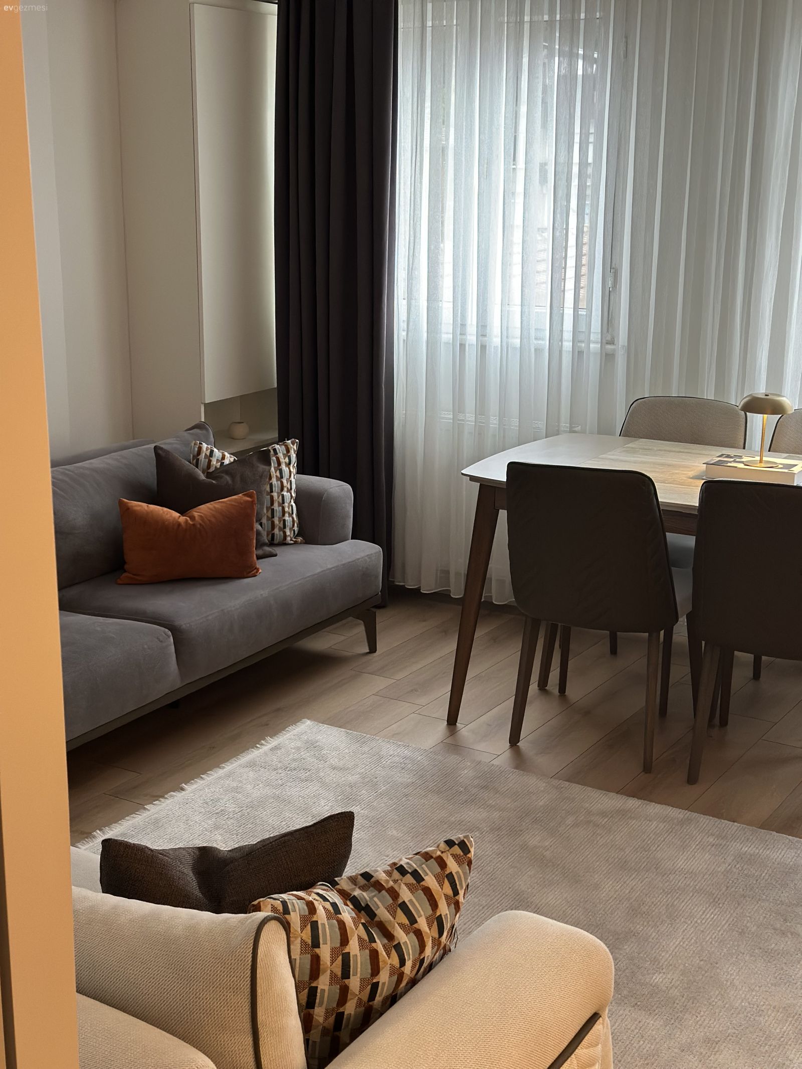 Salon, Modern, Gri, Krem, Bej, Beyaz, Fon perde, Perde, Tül perde, Kırlent, Ev tekstili, Halı, Salon halısı