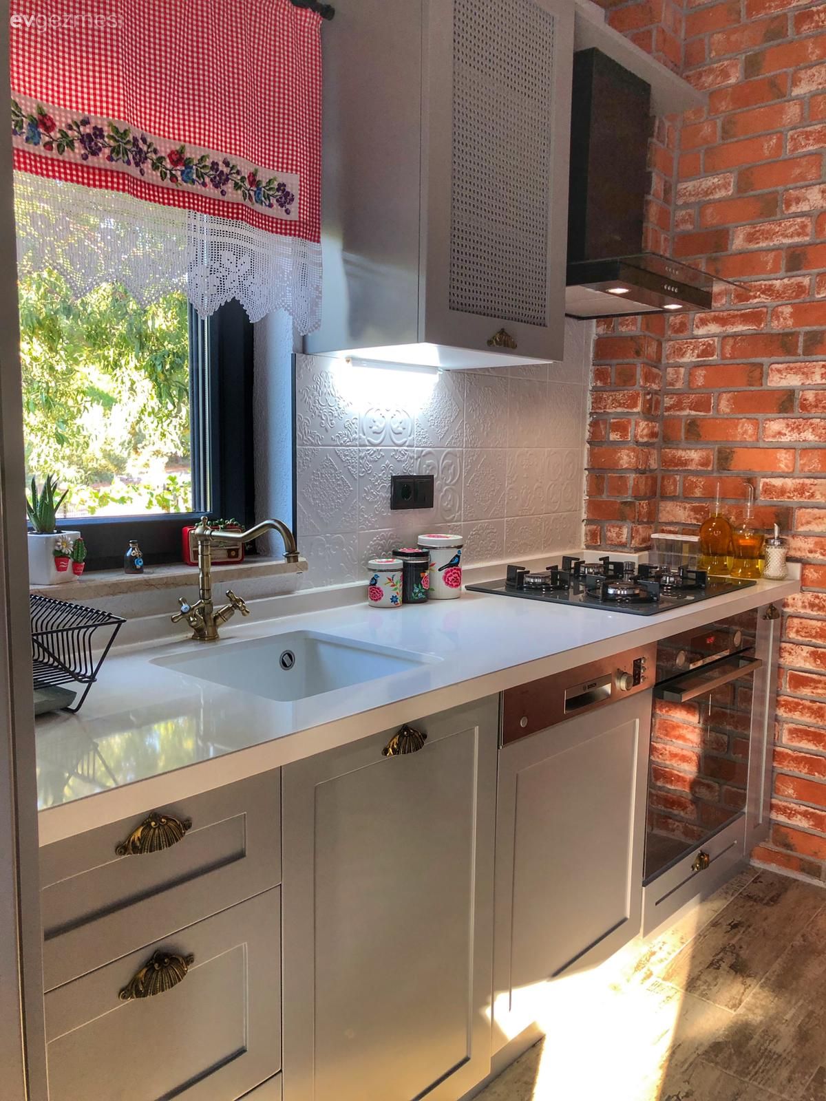 Çanakkale'de Bir Köy Evi: Mazisi Eski Görüntüsü Yeni!