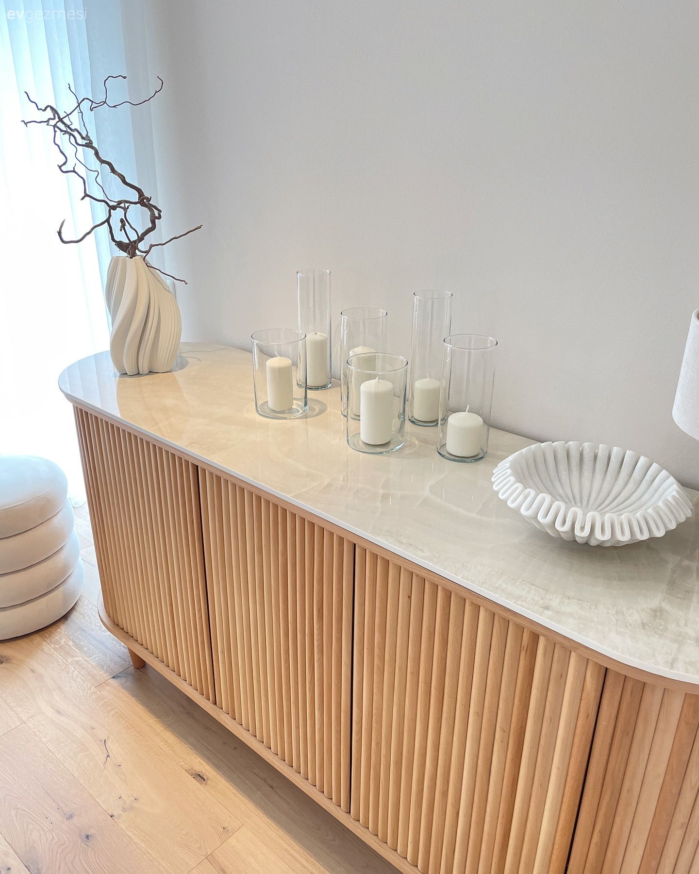 Bu Modern Ev İçin Beyaz ve Ahşabın Yeri Başka