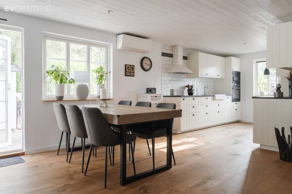 Her Mevsim Kullanılan Havuzu ile Keyfine Düşkün Bir Müstakil Ev