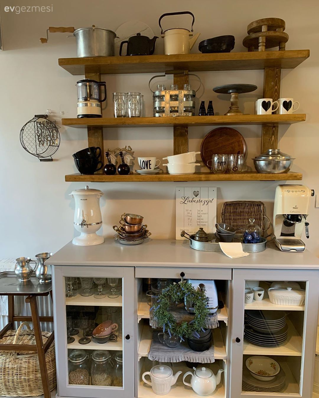 Mutfak, Ekstra mutfak dolabı, Açık raf, Duvar rafı, Mutfak aksesuarları