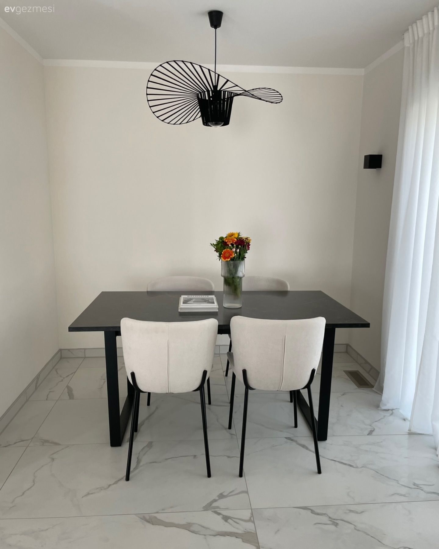 Modern Mimariden İlham Alan Bu Evde Renkler Risksiz