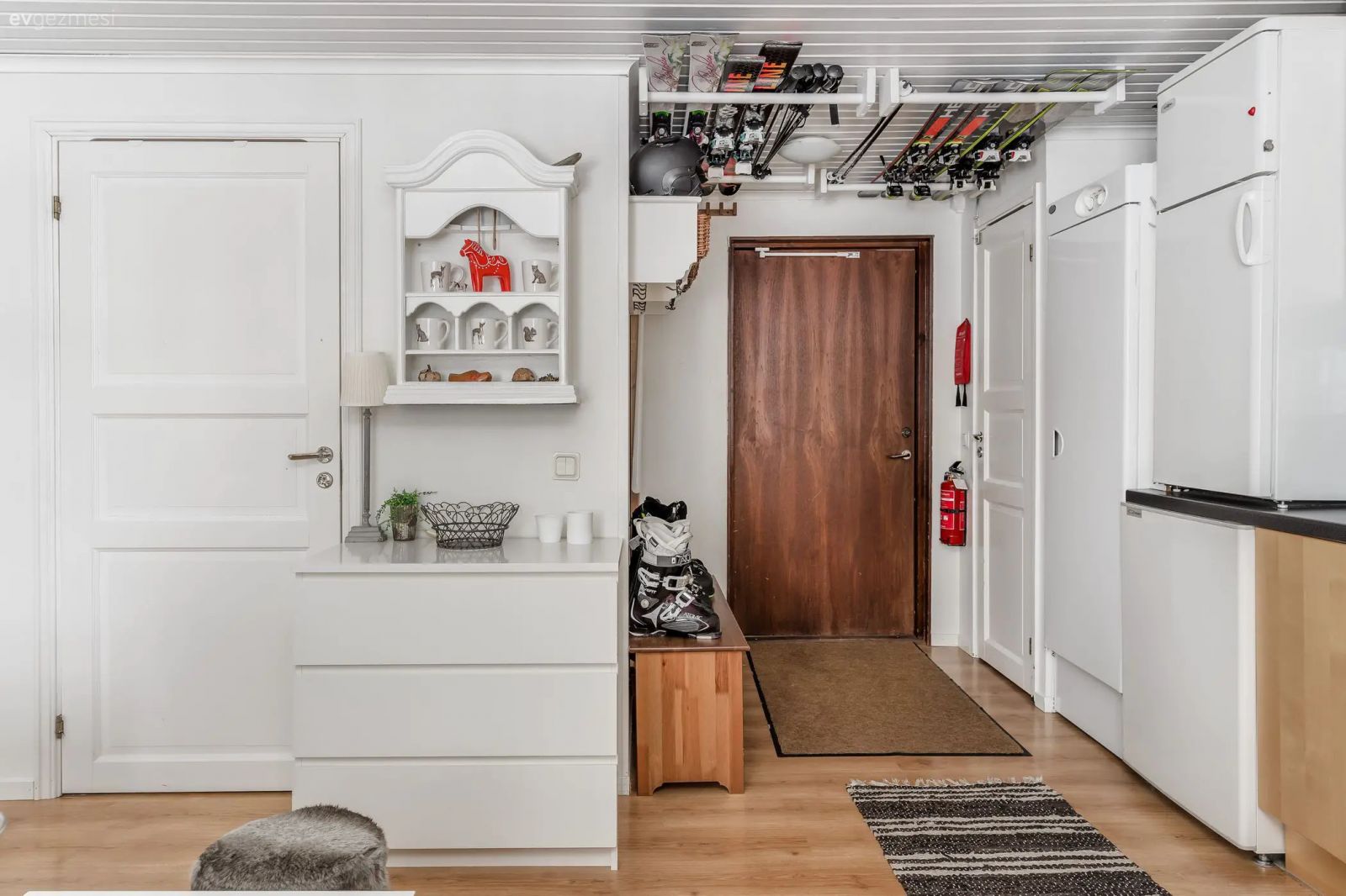 İki Yatak Odasını İçine Sığdıran 34 M2'lik Kırmızı Ev!