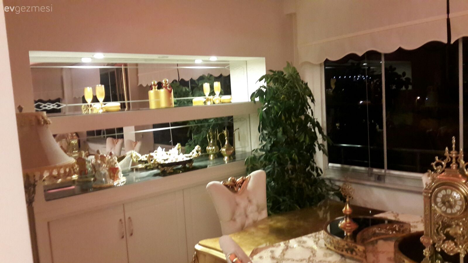 Bu İhtişamlı Evin Kalbi Avangart Diye Atıyor!