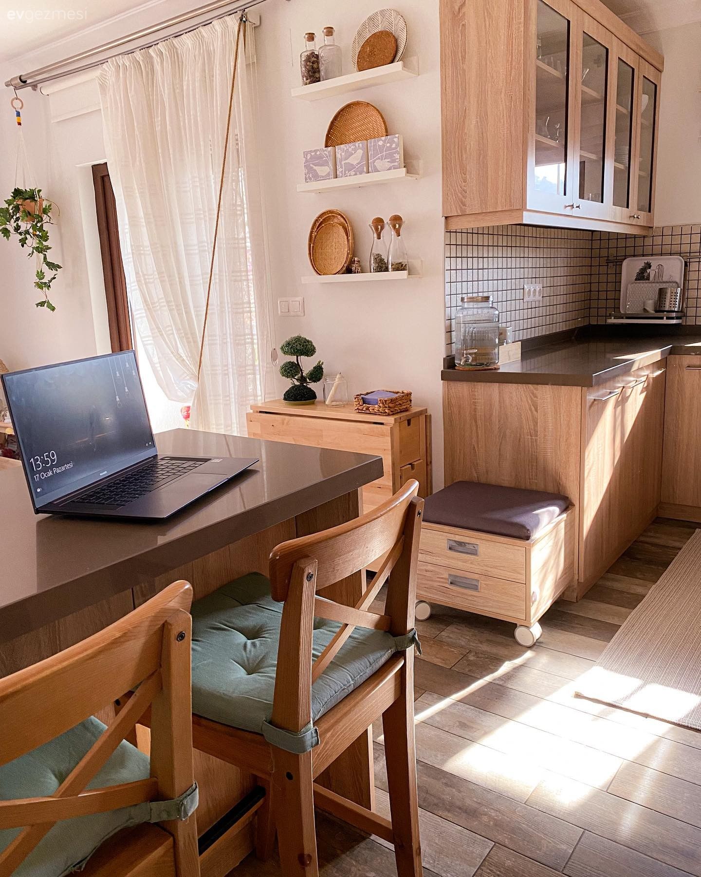 Amerikan Mutfak, Mutfak, Ahşap mutfak, Mutfak yarım adası, Mutfak rafı, Mutfak tezgahı, Mutfak tezgah arası, Tezgah arası seramik, Sandalye