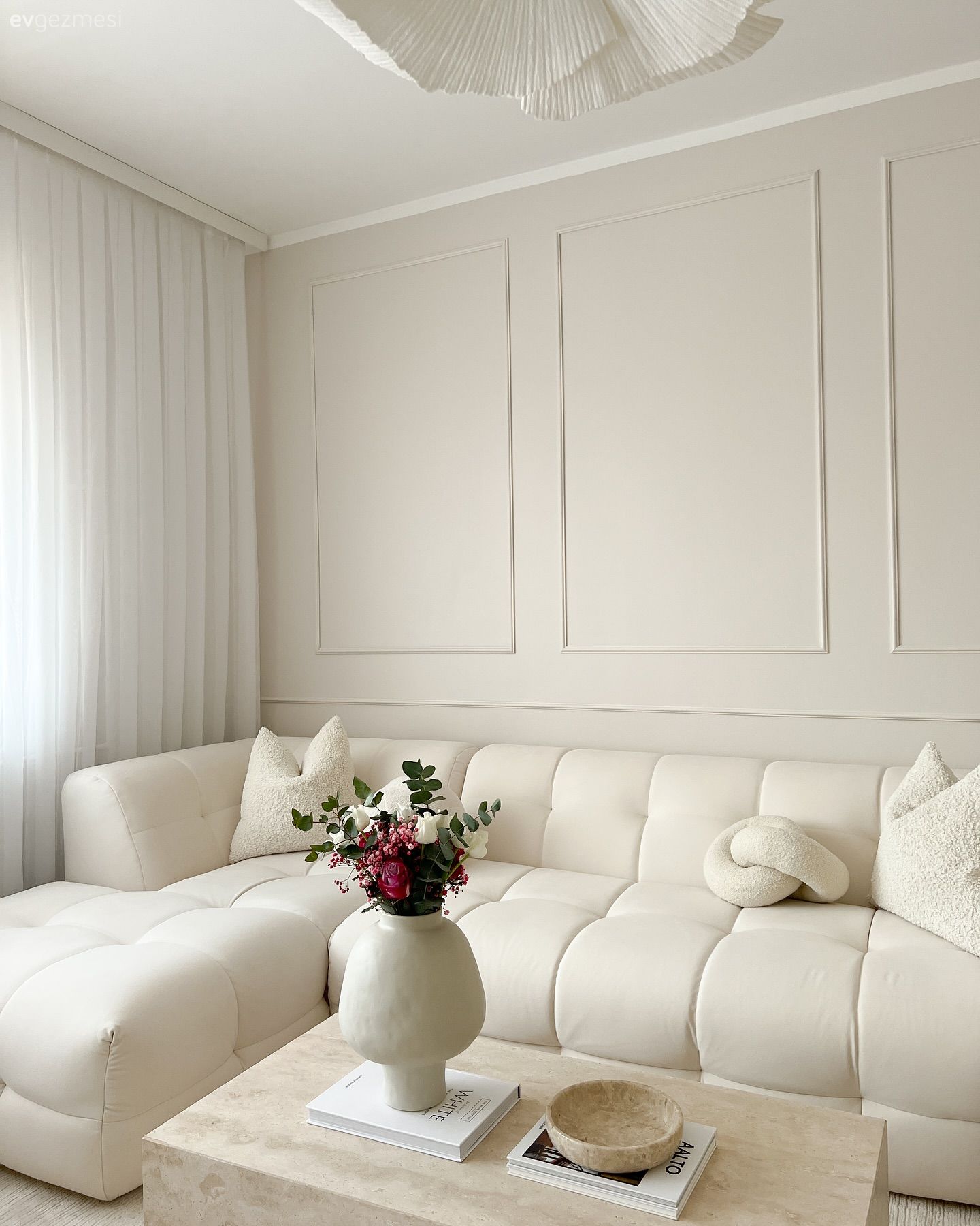 Beyazlara Aşık Bu Evde Yumuşak Hatlar Belirgin