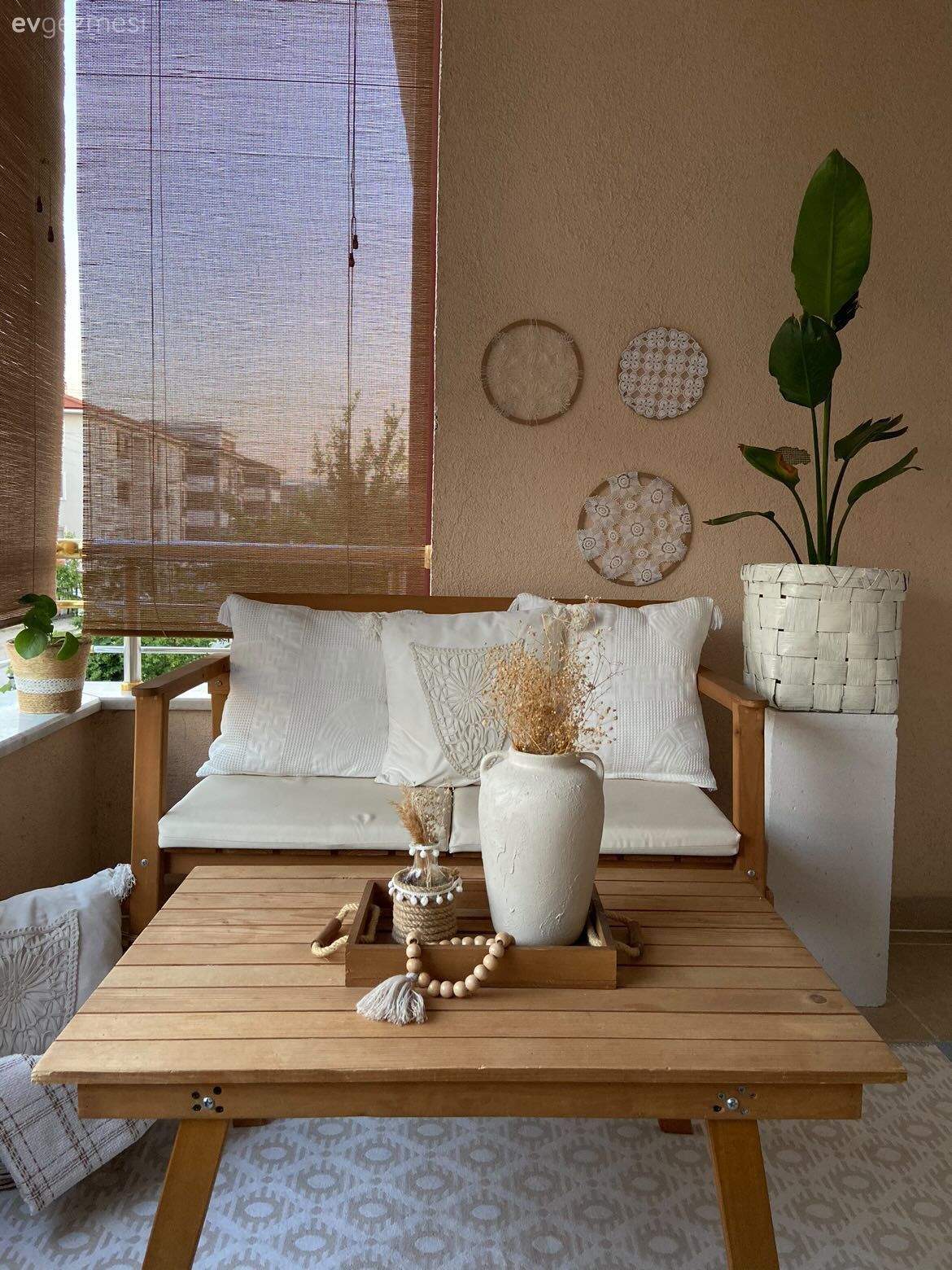 Balkon, Ahşap Mobilya, Balkon masası, Balkon oturma grubu, Ev bitkisi, Dekoratif Objeler, Balkon perdesi