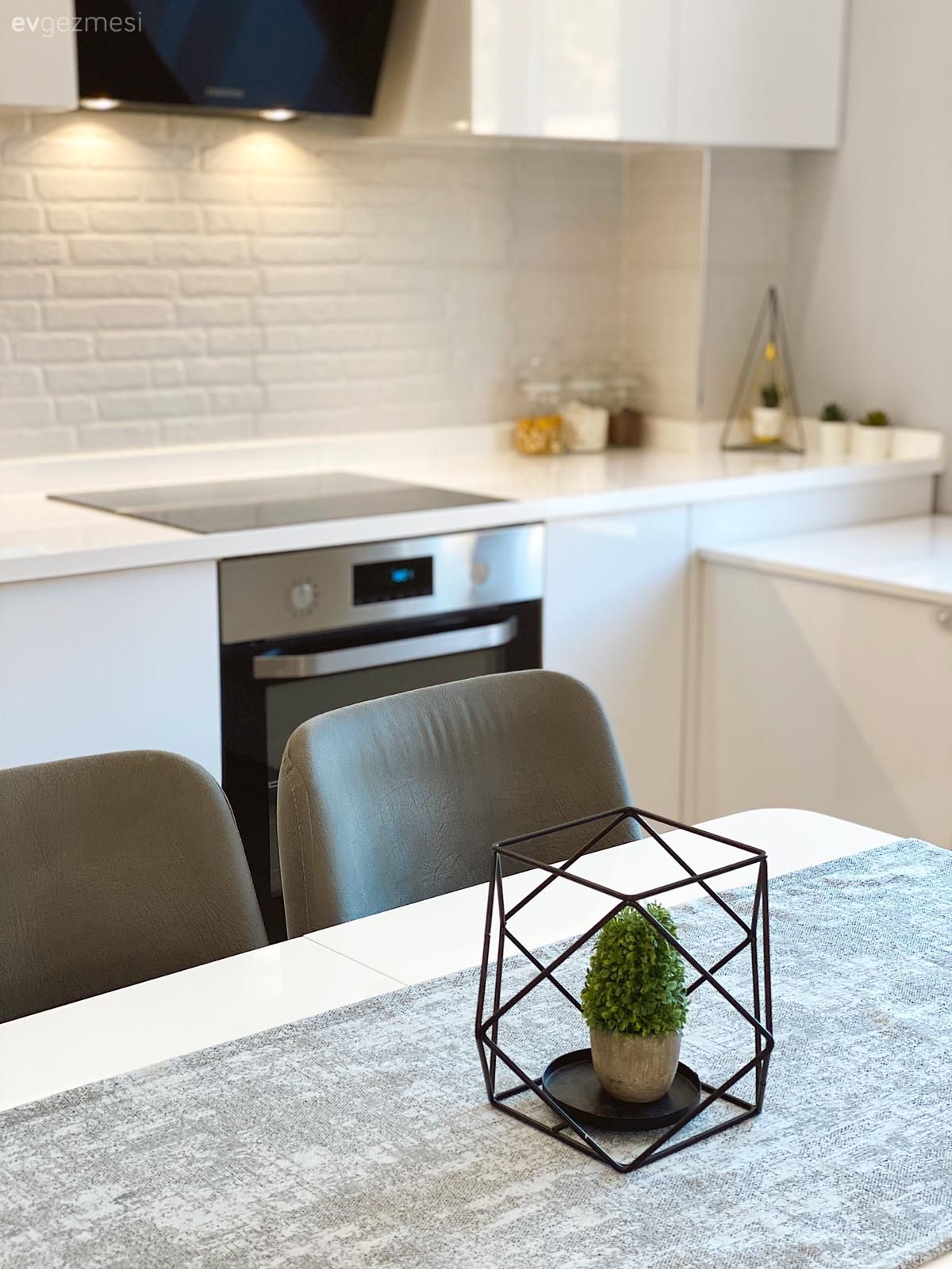 Gri, Beyaz, Sandalye, Mutfak masası, Tezgah arası seramik, Mutfak tezgah arası