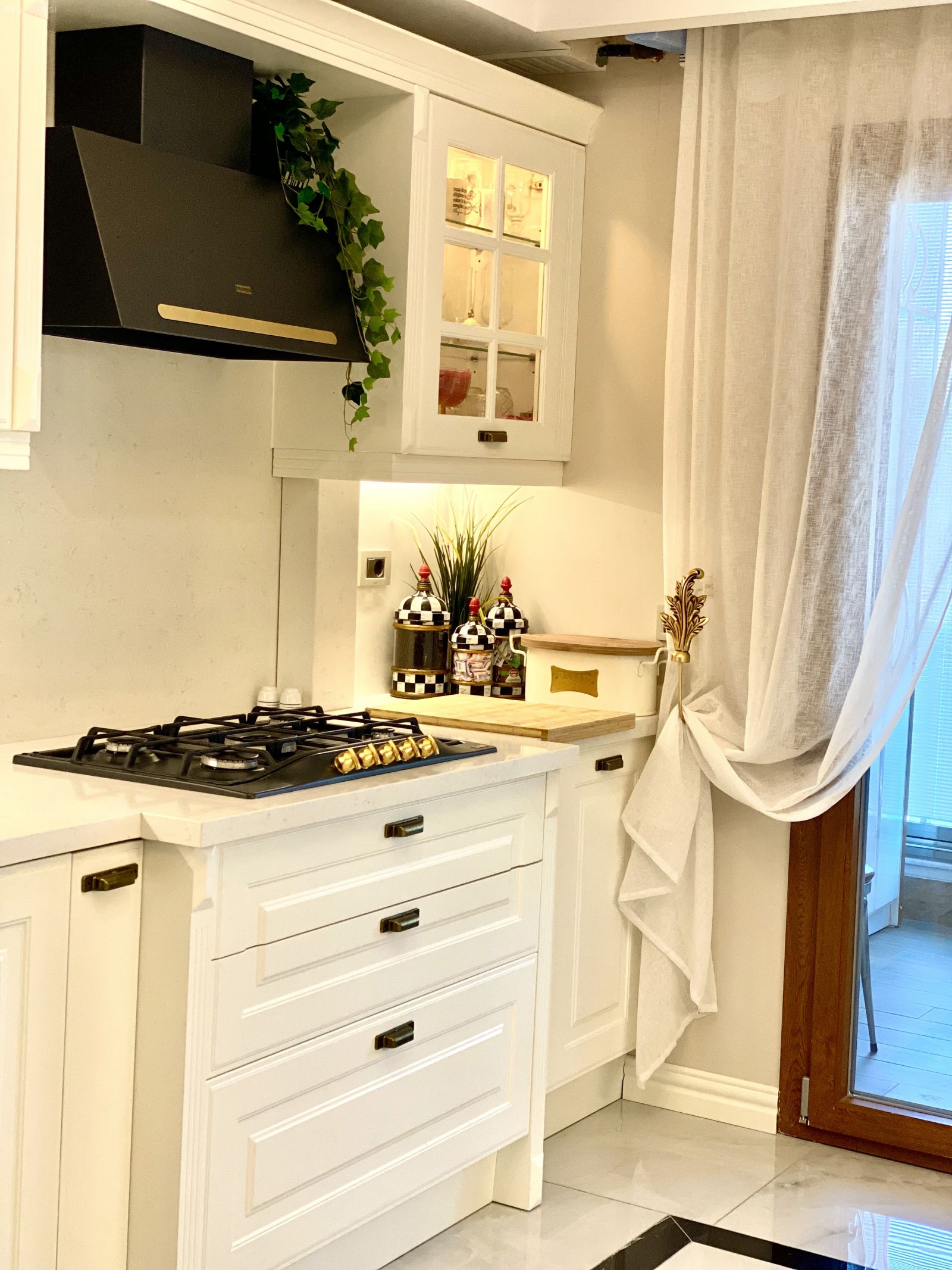 Farklı Tarzlardan Detaylar Mutfağın Genelinde Art Dekoya Dönüşmüş!