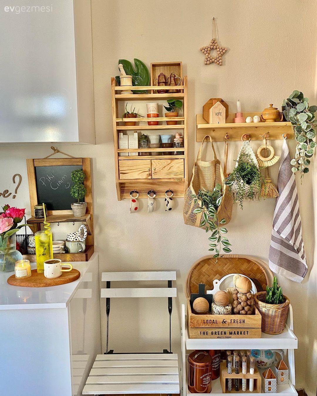 Mutfak, Beyaz, Mutfak rafı, Mutfak aksesuarları, Mutfak tezgahı