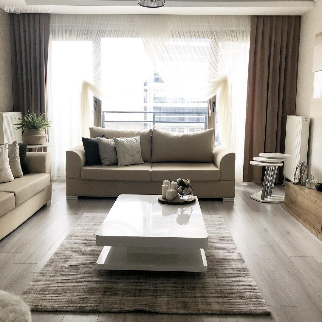 Salon, Krem, Beyaz, Koltuk takımı, Fon perde, Perde, Orta sehpa, Sehpa, Halı, Salon halısı, Avize, Aydınlatma, Salon avizesi, Duvar kağıdı, Duvar dekorasyonu, Yan sehpa, Ev bitkisi, Tv ünitesi, Yuvarlak sehpa, Kruvaze perde, Kahverengi