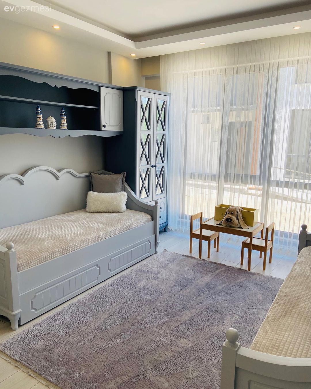 Çocuk Odası, Beyaz, Gri, Krem, Sedir, Tül perde, Perde, Çocuk odası halısı, Spot aydınlatma, Aydınlatma, Vizon, Özel yapım dolaplar, Dolap