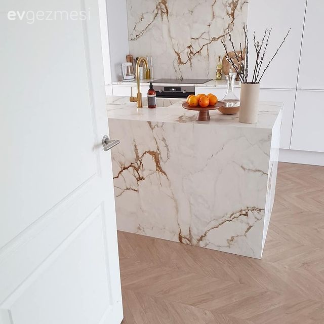 Beyaz, Modern mutfak, Mutfak, Ada mutfak, Mutfak Avize Modelleri, Parke, Mutfak aksesuarları, Mutfak tezgahı, Mutfak tezgah arası