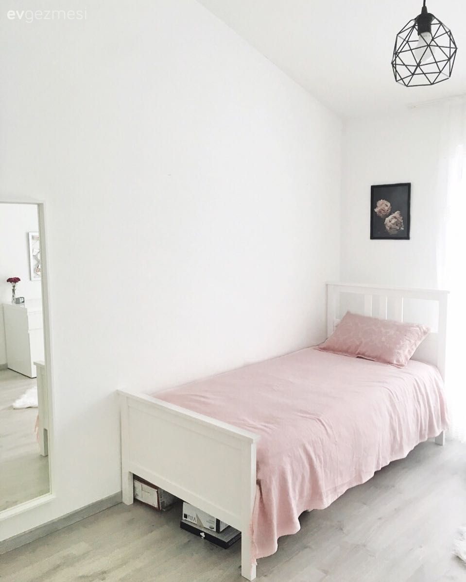 Çocuk Odası, Beyaz, Pembe, Avize, Aydınlatma, Çocuk odası aydınlatması, Boy aynası, Ayna, Tablo, Duvar dekorasyonu