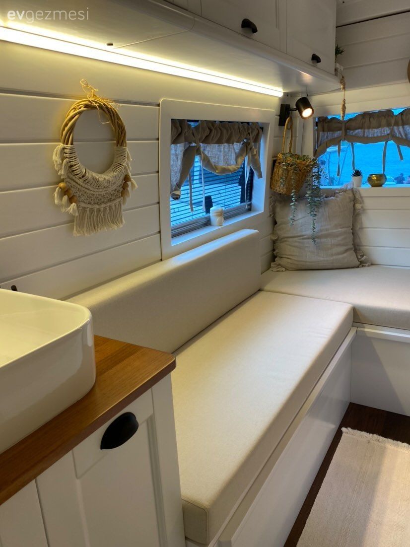 Karavan, Beyaz, Sedir, Lambri, Shaker kapaklı dolaplar, Mutfak