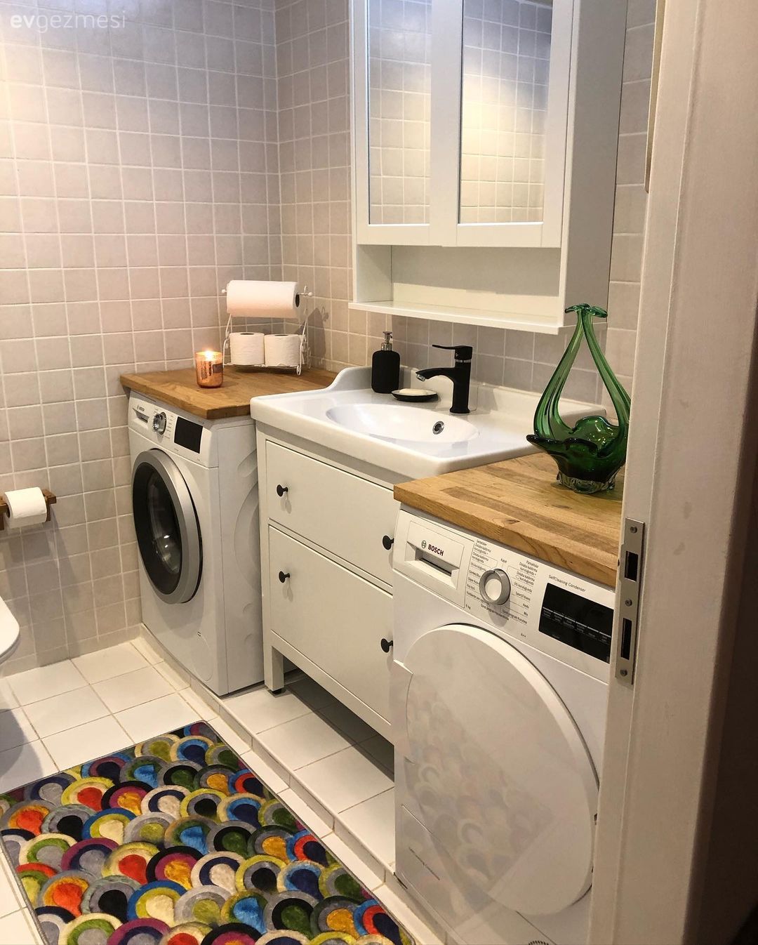 Banyo, Beyaz, Banyo dolabı, Banyo aynası, Banyo paspası, Banyo aksesuarları