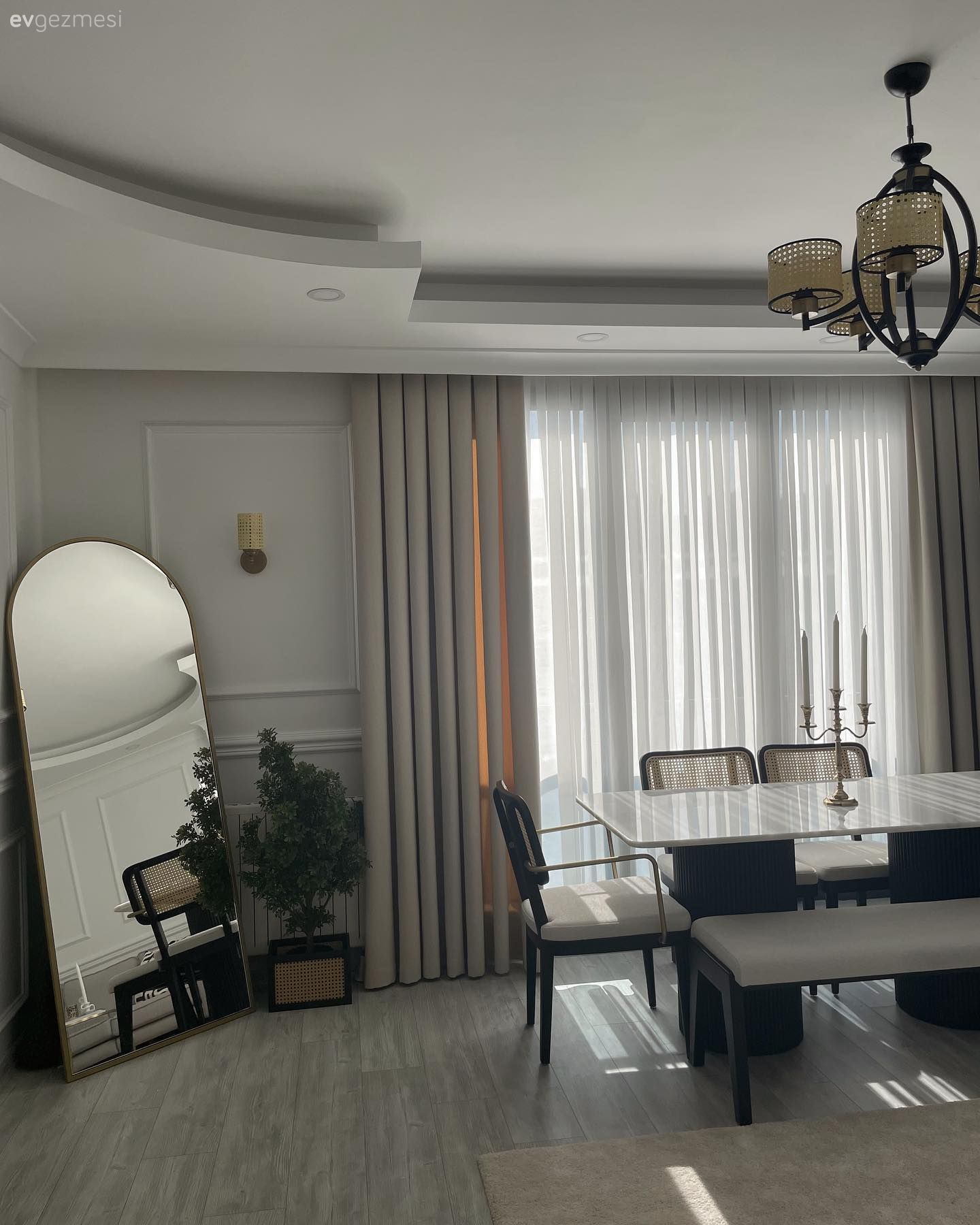 Ev Gezmesi: Eski Mobilyalarına Tamamen Veda Eden Bir İstanbul Evi!