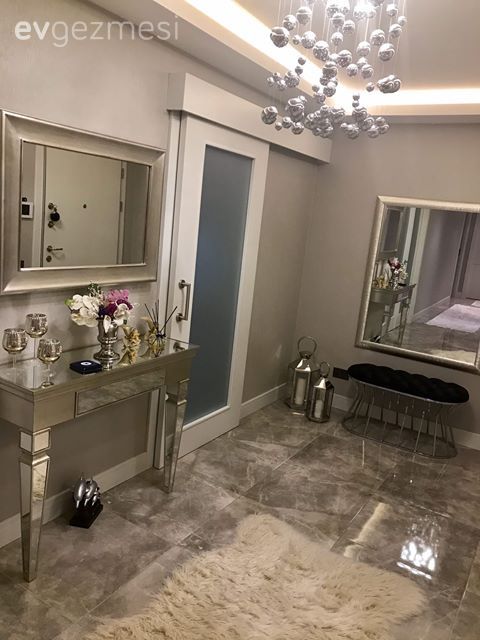 Bu Sofistike ve Şık Evin Zamansız Bir Tasarımı Var