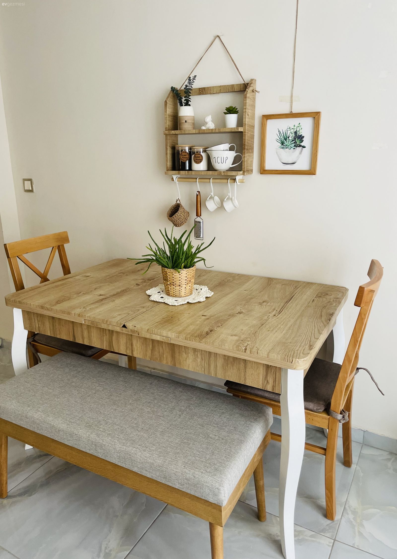 Bu Konya Evinde Balkondan Salona Her Yer Pek Neşeli!