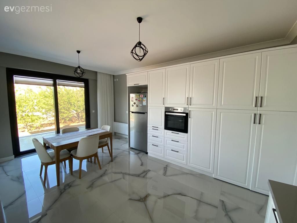 Ankara'daki Bu Üç Katlı Ev Geniş Alanın Kıymetini İyi Bilmiş!