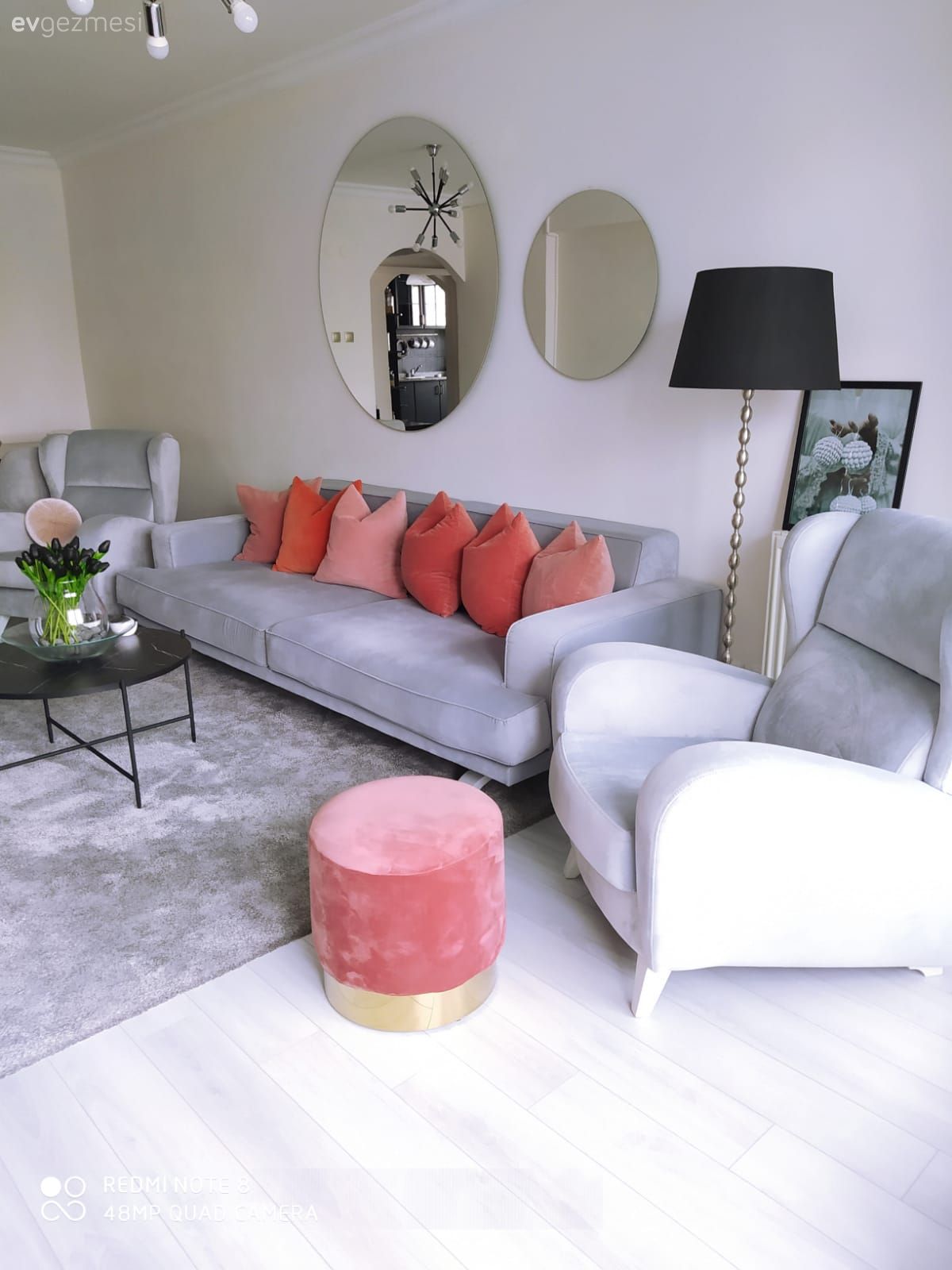 Küçük Parçalarla Büyük Değişiklik Yapabilen Bir İzmir Evi