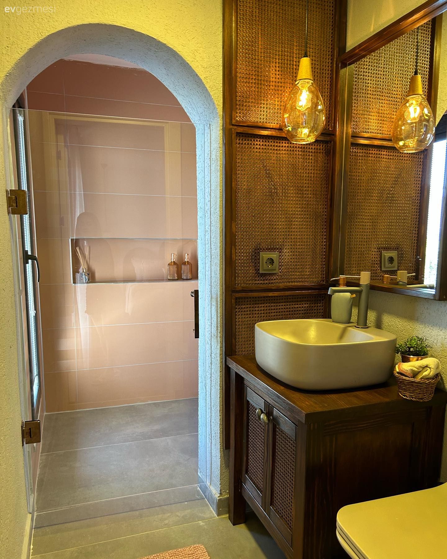 Duvarları Bir Bir Kırılan Bu Antalya Evinin Sonucu Sanat Eseri!