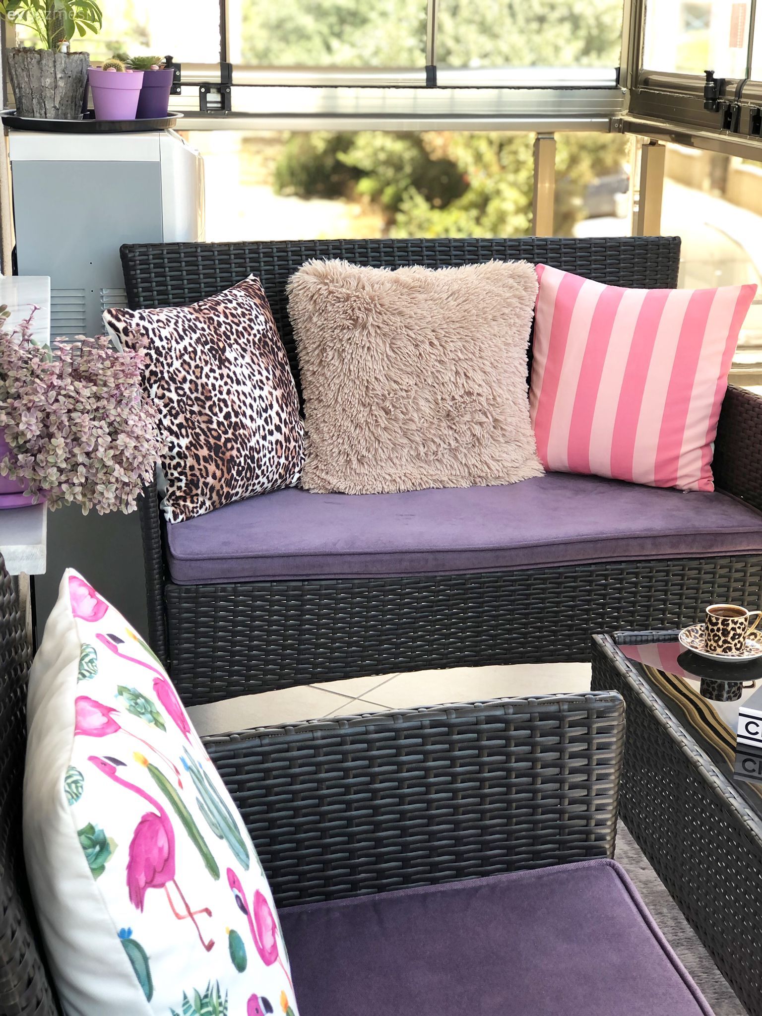 Bu Çanakkale Evinde Mor Renk Olmadan Bir Şeyler Eksik Kalıyor!